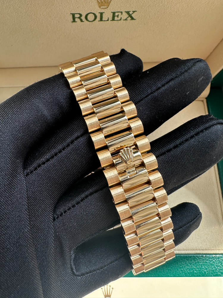 Часы Rolex Day-Date 40 mm 228238