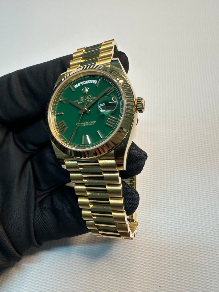 Часы Rolex Day-Date 40 mm Yellow Gold 228238-0061