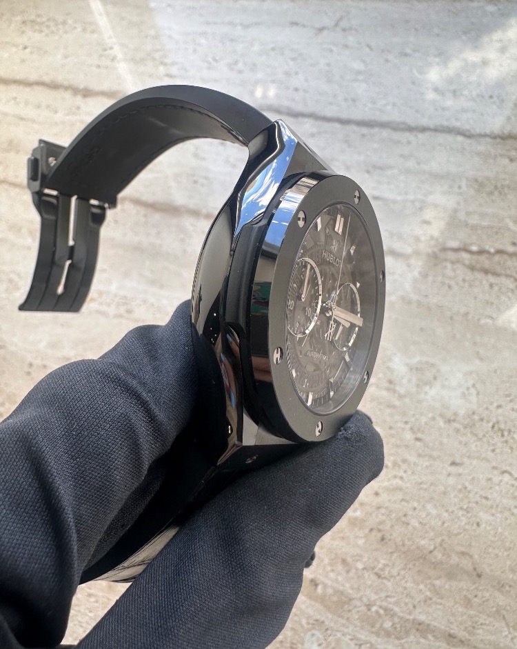 Часы Hublot Classic Fusion Black Magic 525.CM.0170.LR