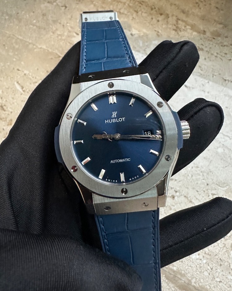 Часы Hublot Classic Fusion Automatic 42 mm 542.NX.7170.LR