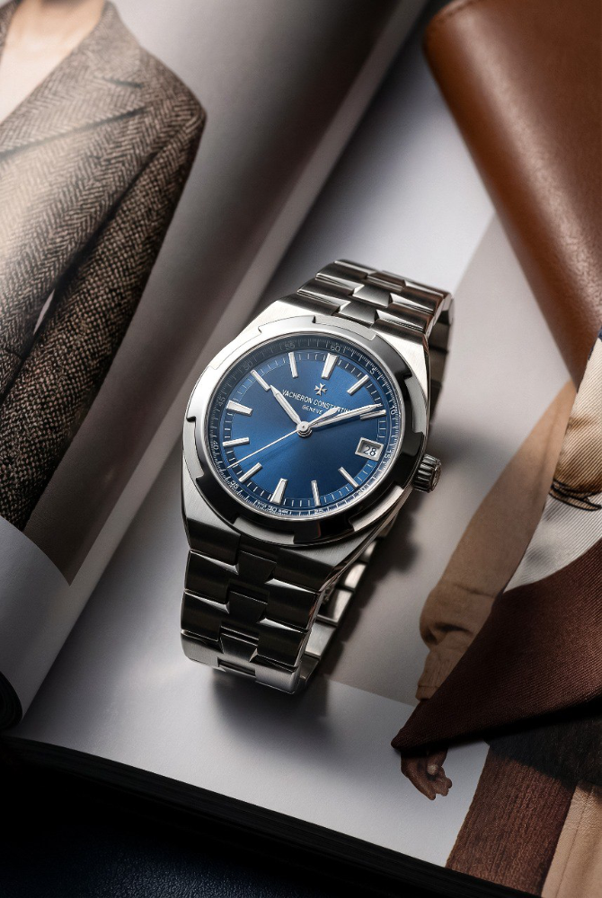 Часы Vacheron Constantin Overseas Automatic Date 41 mm 4500V/110A-B128