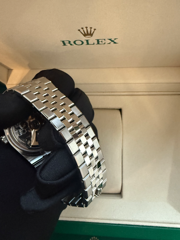 Часы Rolex LAND-DWELLER 36мм 127234-0001