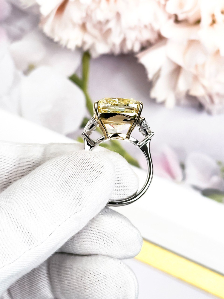 Кольцо No name Cushion Diamond 15.12ct FIY/VVS2 GIA