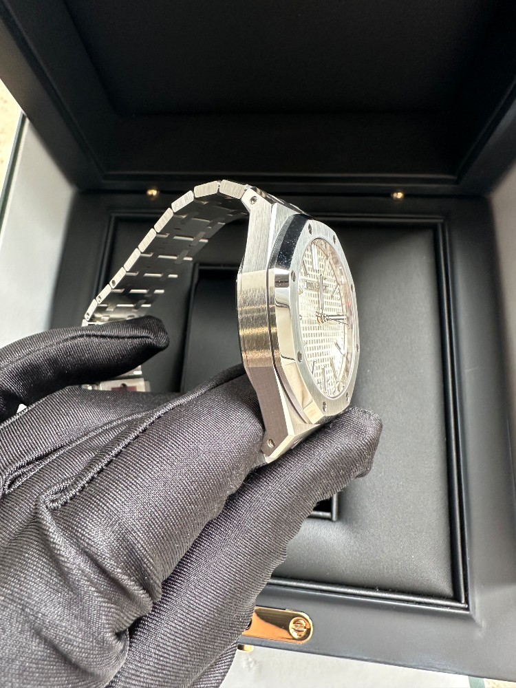 Часы AUDEMARS PIGUET ROYAL OAK SELFWINDING 15510ST.OO.1320ST.08