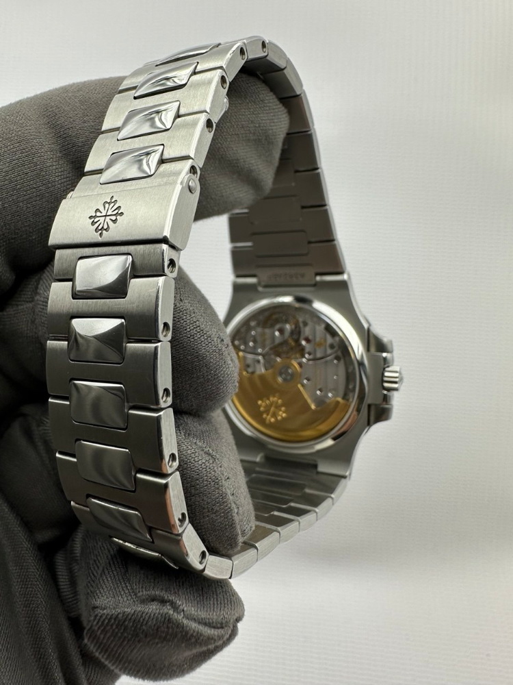 Часы Patek Philippe Nautilus 5800/1A-001