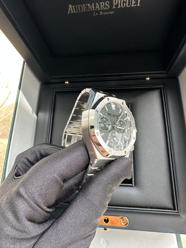 Часы AUDEMARS PIGUET ROYAL OAK SELFWINDING CHRONOGRAPH 26240ST.OO.1320ST.08
