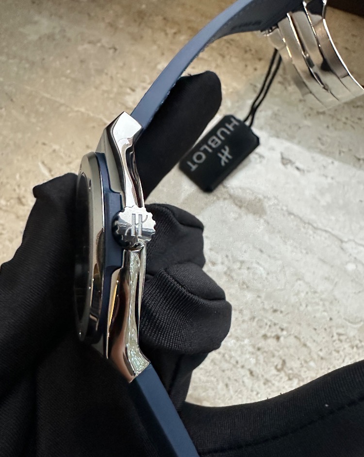 Часы Hublot Classic Fusion Automatic 42 mm 542.NX.7170.LR