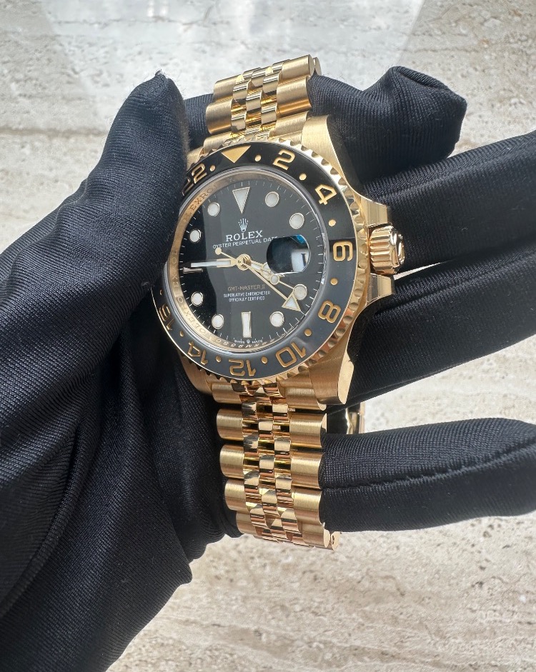 Часы Rolex GMT-Master II yellow gold 126718GRNR.