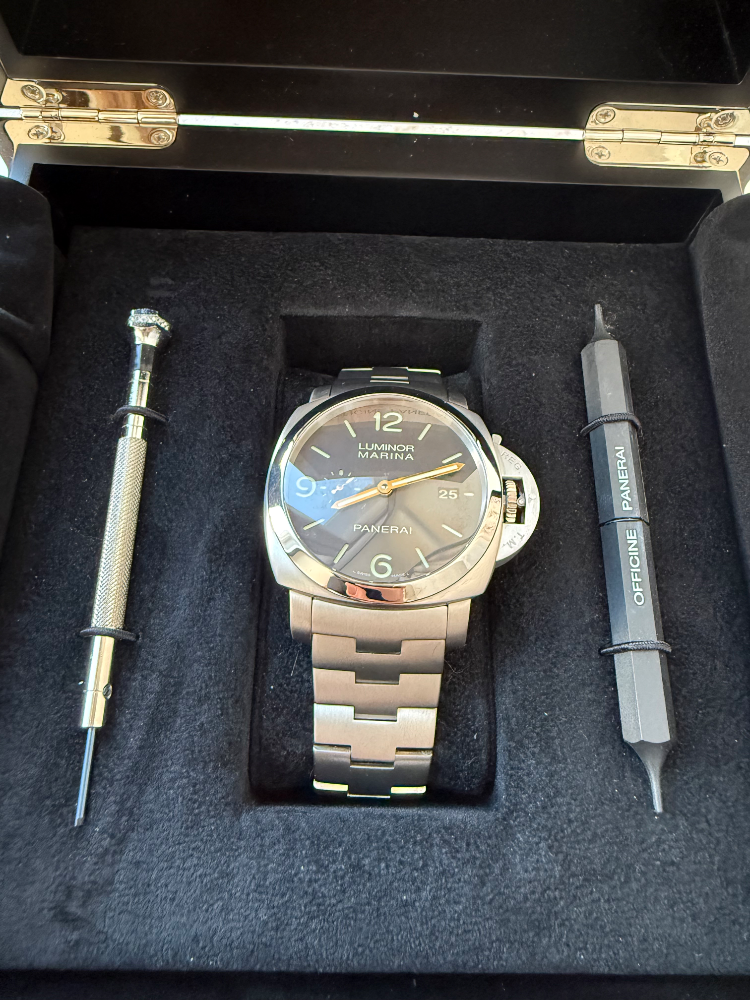 Часы Panerai Luminor 1950 3 Days Titanium 44 mm PAM00352