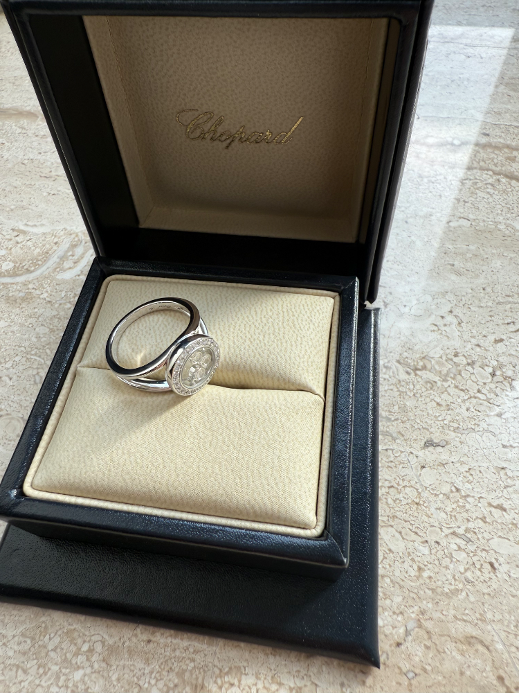 Кольцо Chopard Happy Diamonds 823926-1107