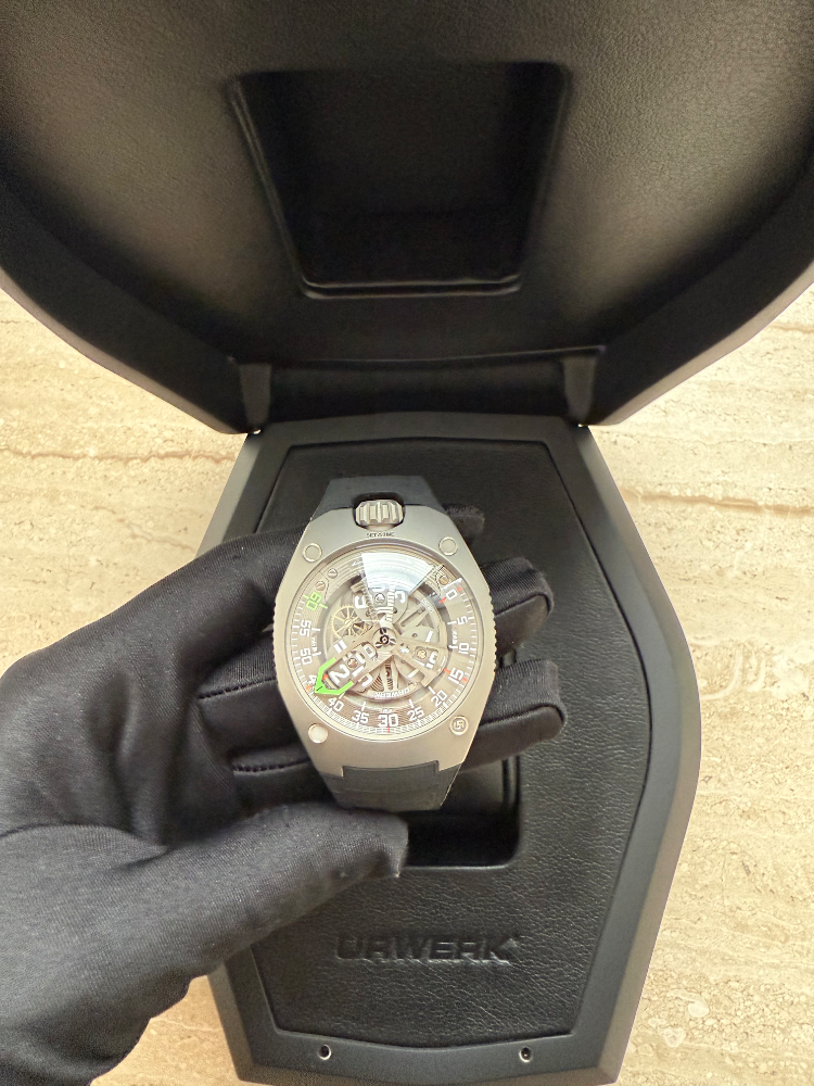 Часы Urwerk UR-150 Scorpion Titan