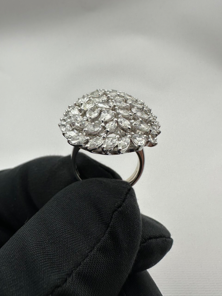 Кольцо RALFDIAMONDS с маркизами и грушами.