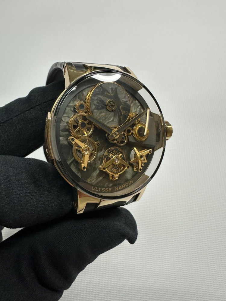 Часы Ulysse Nardin Executive Dual Time Tourbillon Free Wheel 1766-176LE/CARB
