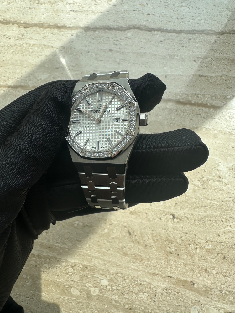 Часы AUDEMARS PIGUET Royal Oak Quartz Steel 67651ST.ZZ.1261ST.01