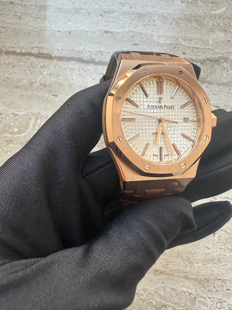 Часы AUDEMARS PIGUET Royal Oak Selfwinding 41 mm 15400OR.OO.D088CR.01