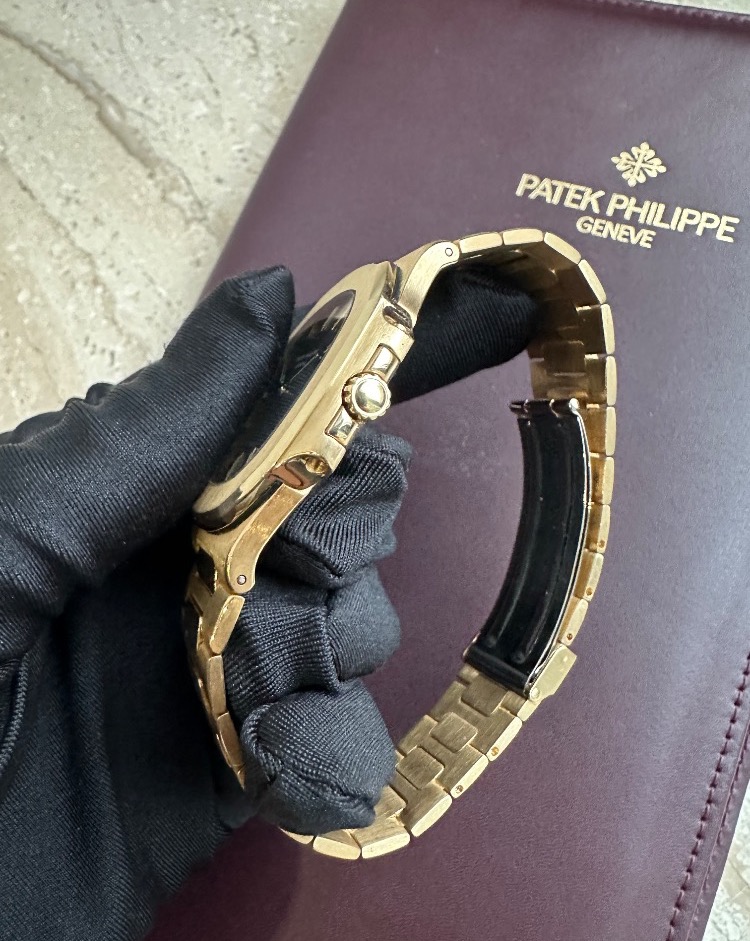 Часы Patek Philippe NAUTILUS YELLOW GOLD 3700/11