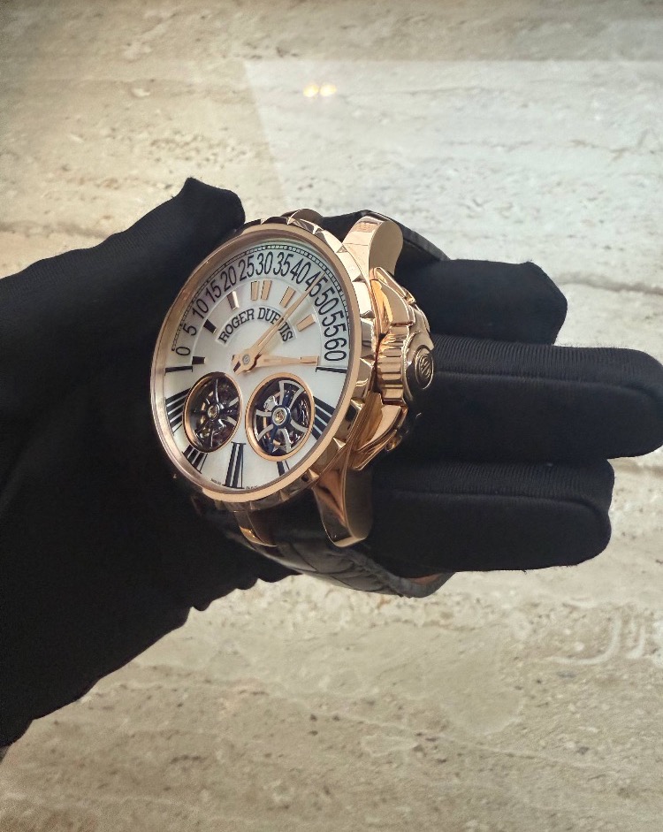 Часы Roger Dubuis EXCALIBUR DOUBLE TOURBILLON EX45 01 5 N1.67A