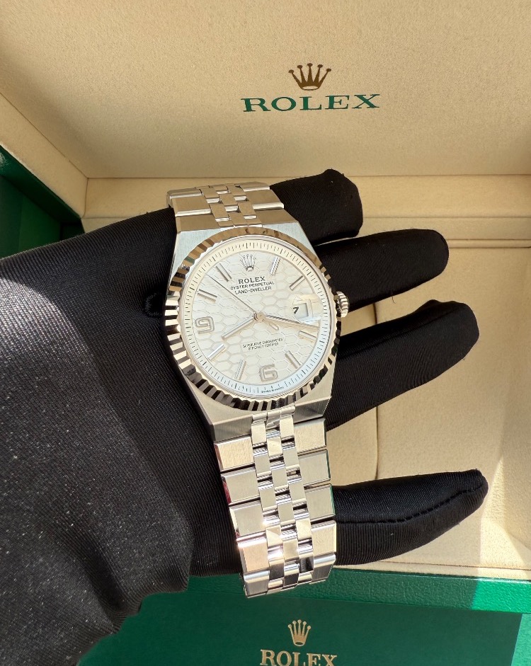 Часы Rolex LAND-DWELLER 40мм 127334-0001