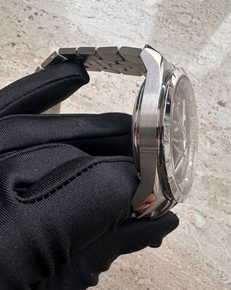 Часы Roger Dubuis EXCALIBUR MONOBALANCIER TITANIUM DBEX0956 42mm Automatic self-winding