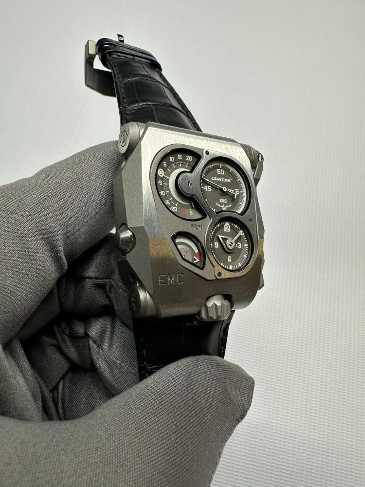 Часы Urwerk EMC