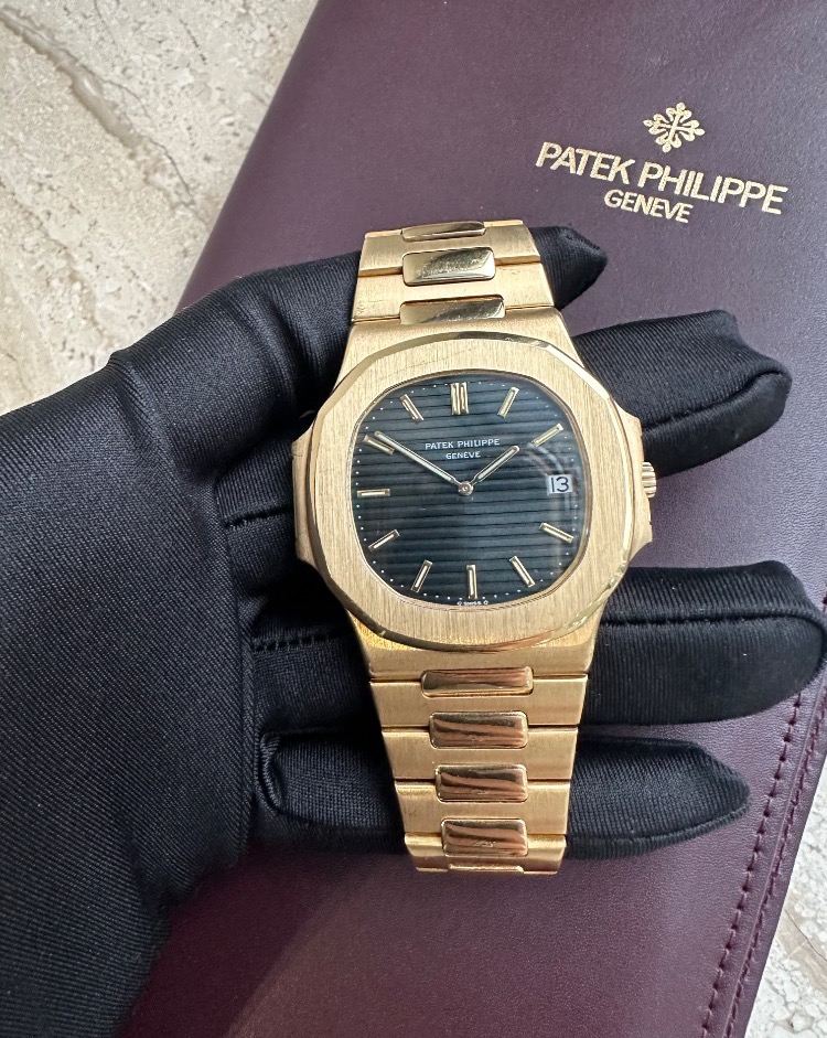 Часы Patek Philippe NAUTILUS YELLOW GOLD 3700/11