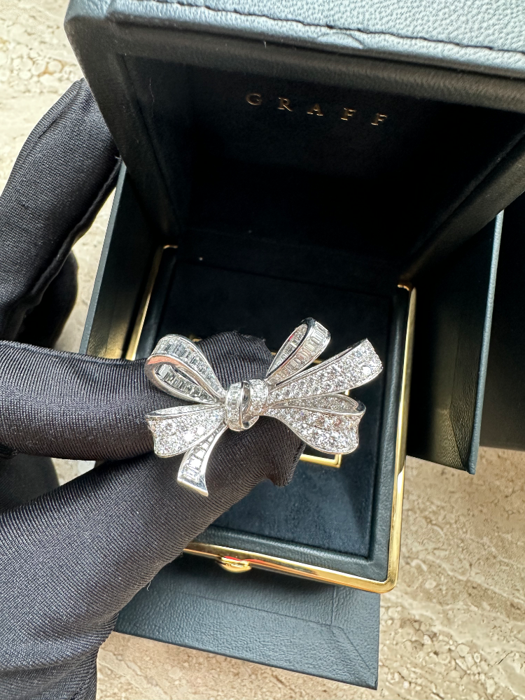 Кольцо Graff Tilda s Bow Double Knot Diamond Ring RGR594