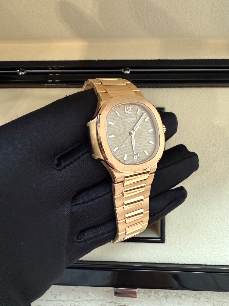 Часы Patek Philippe NAUTILUS LADY 7118/1R-010