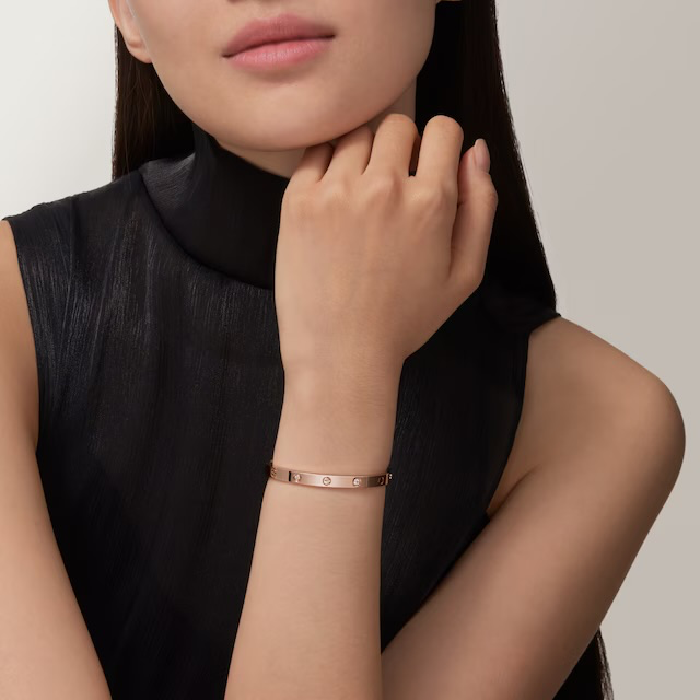 Браслет Cartier LOVE BRACELET MEDIUM MODEL 4 DIAMONDS B6085716