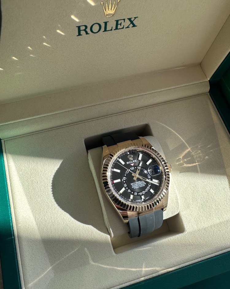Часы Rolex SKY-DWELLER 42MM YELLOW GOLD 326238-0013