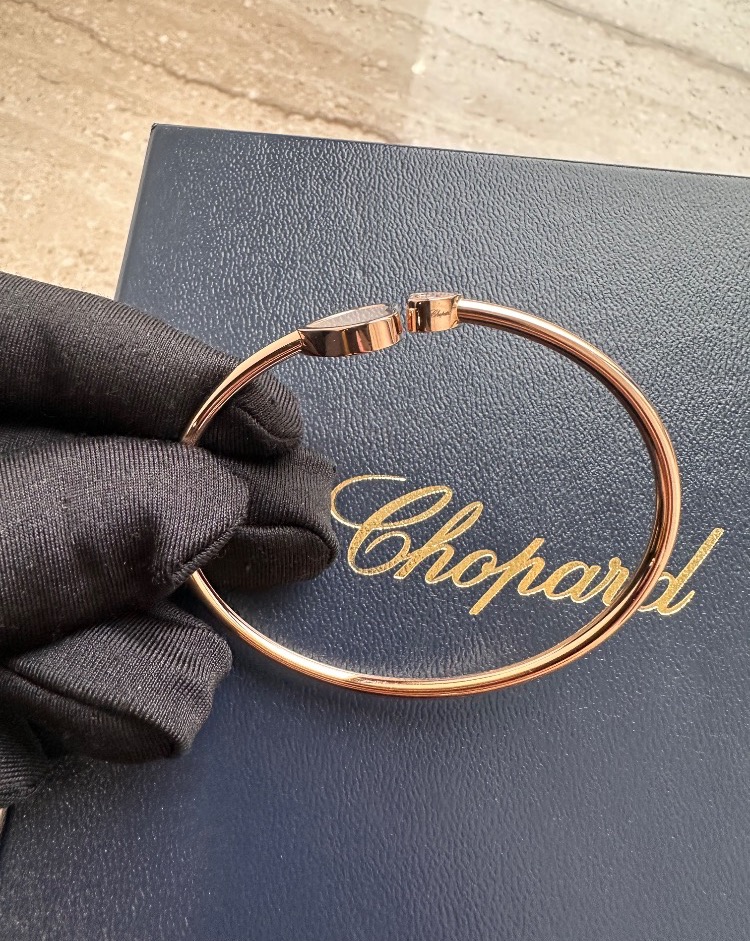 Браслет Chopard HAPPY HEARTS BANGLE MOTHER-OF-PEARL ROSE GOLD (SIZE S) 857482-5302