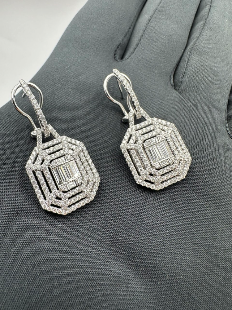 Серьги RALFDIAMONDS с бриллиантами.