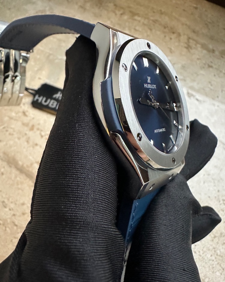 Часы Hublot Classic Fusion Automatic 42 mm 542.NX.7170.LR