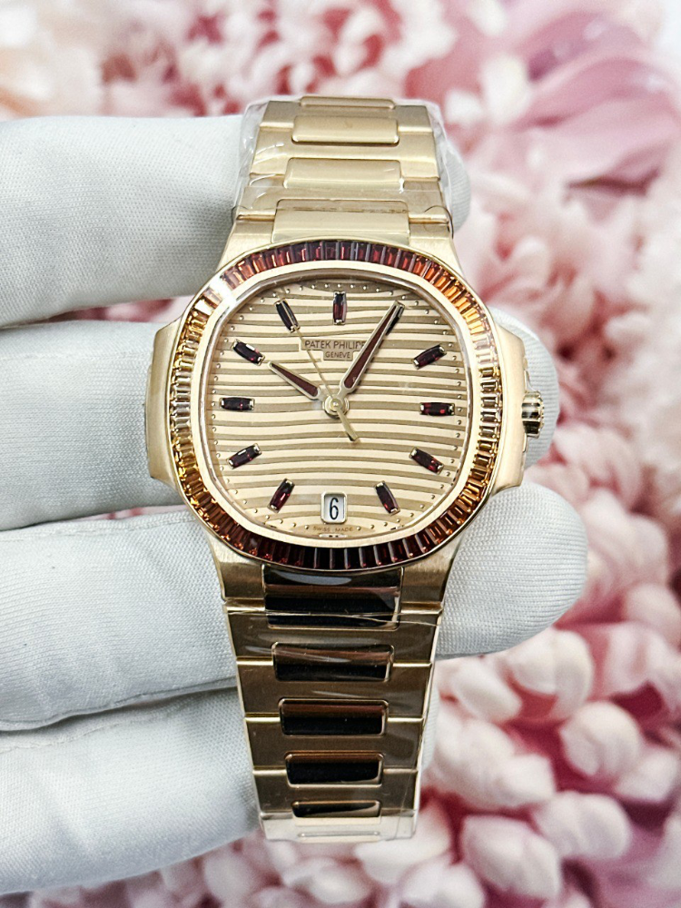 Часы Patek Philippe NAUTILUS LADY 7118/1300R-001