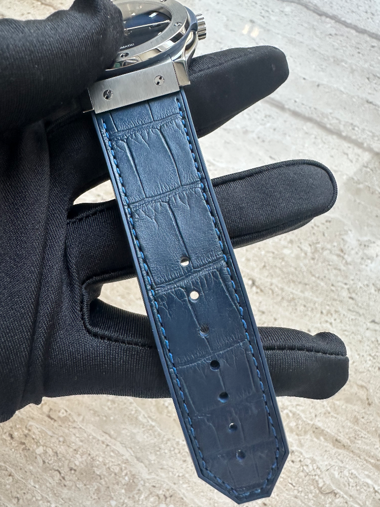 Часы Hublot Classic Fusion Automatic 42 mm 542.NX.7170.LR