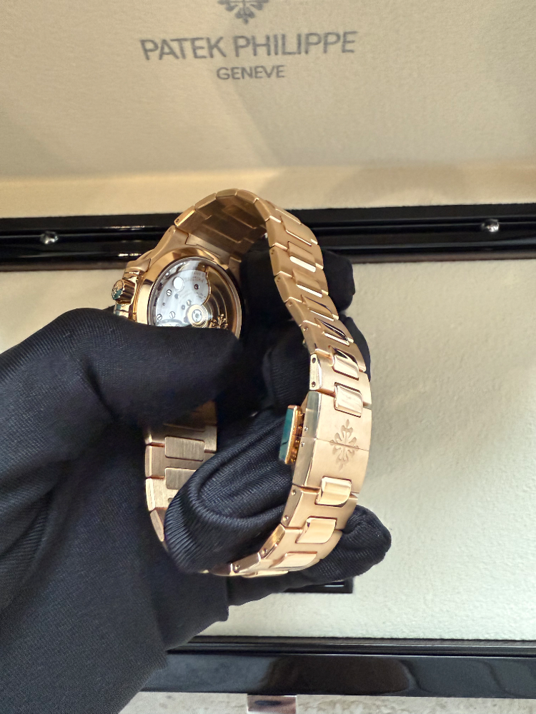 Часы Patek Philippe NAUTILUS LADY 7118/1R-010