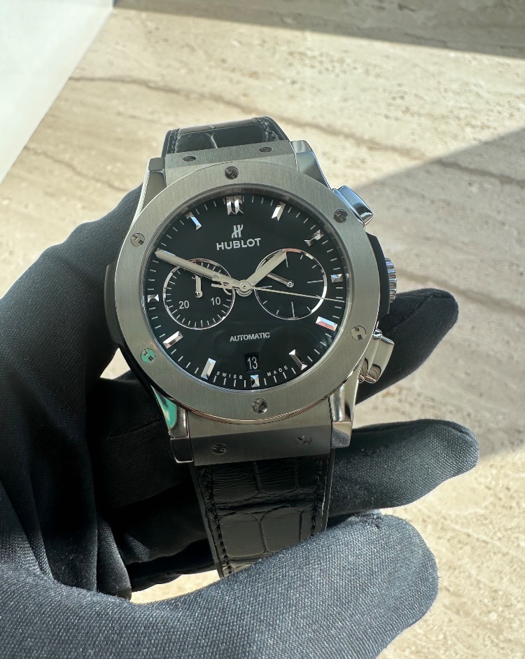 Часы Hublot Classic Fusion Chronograph 42 mm 541.NX.1171.LR