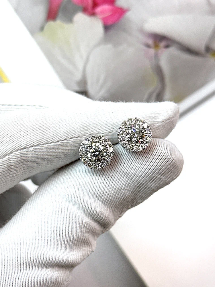 Серьги DeRosa с бриллиантами по 0 51ct F/VS2 и бриллиантовым Паве.