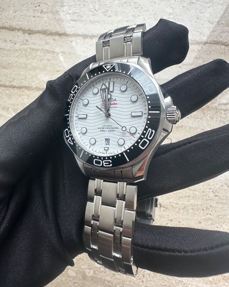Часы Omega SEAMASTER DIVER 300M 42 мм 210.30.42.20.04.001