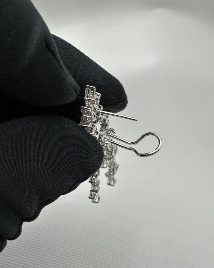 Серьги RALFDIAMONDS с бриллиантами груша и маркиз.