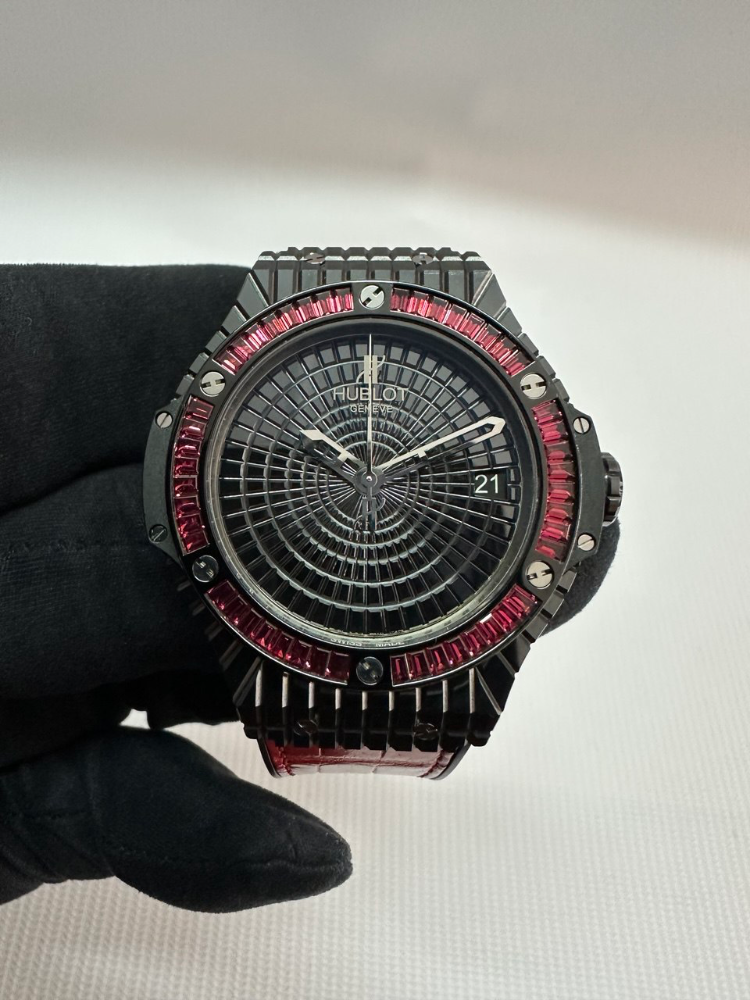 Часы Hublot Big Bang Tutti Frutti Red Caviar 346.CD.1800.LR.1913