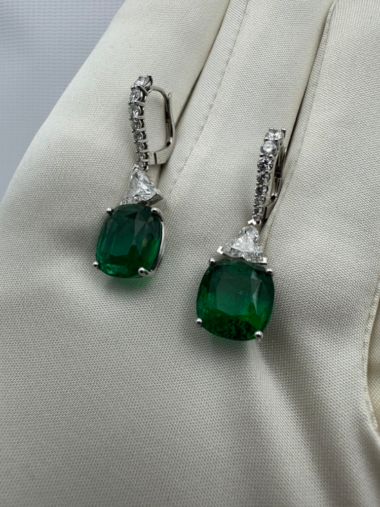 Серьги No name с изумрудами 8 57/8 95ct Vivid Green.