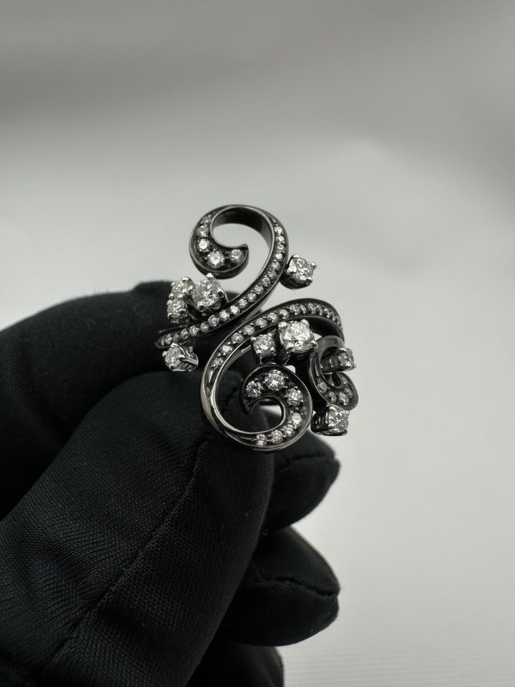 Кольцо Damiani с бриллиантами.