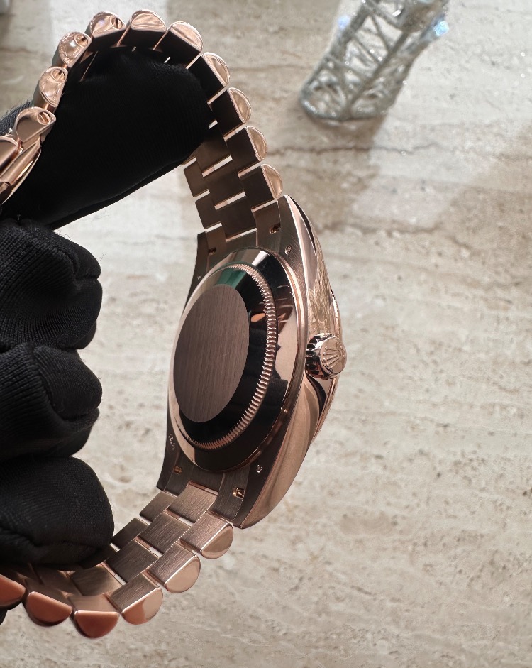 Часы Rolex Day-Data 40mm EVEROSE GOLD 228235-0004