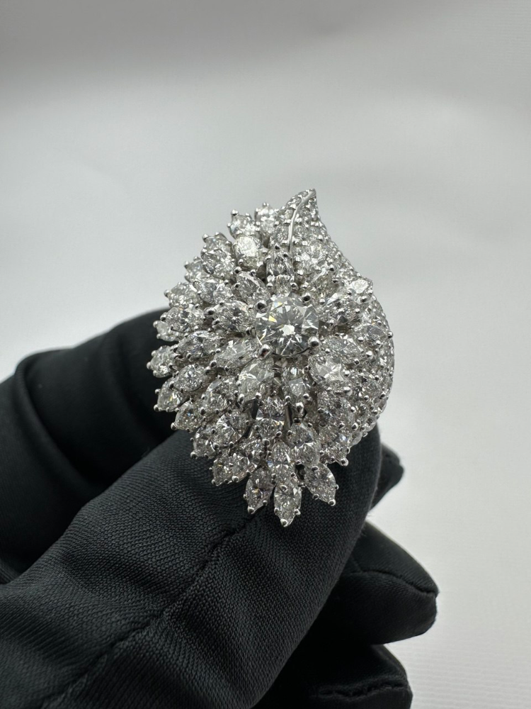 Кольцо RALFDIAMONDS с бриллиантами различных огранок.