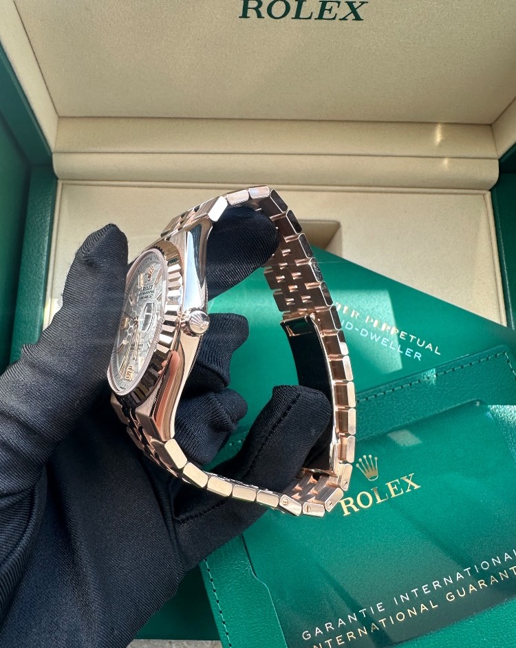 Часы Rolex LAND-DWELLER Rose gold 127235-0001
