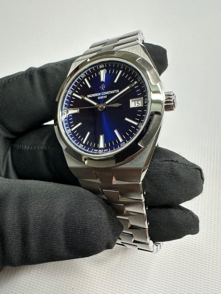 Часы Vacheron Constantin OVERSEAS 4520V/210A-B128