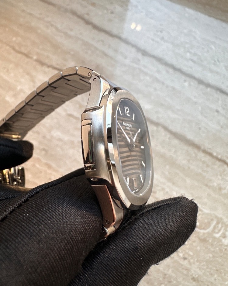 Часы Patek Philippe NAUTILUS LADY 7118/1A-011