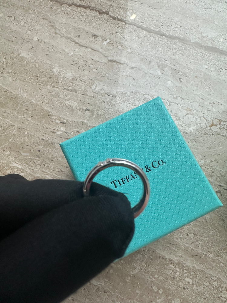 Кольцо Tiffany&Co. Tiffany T ring.