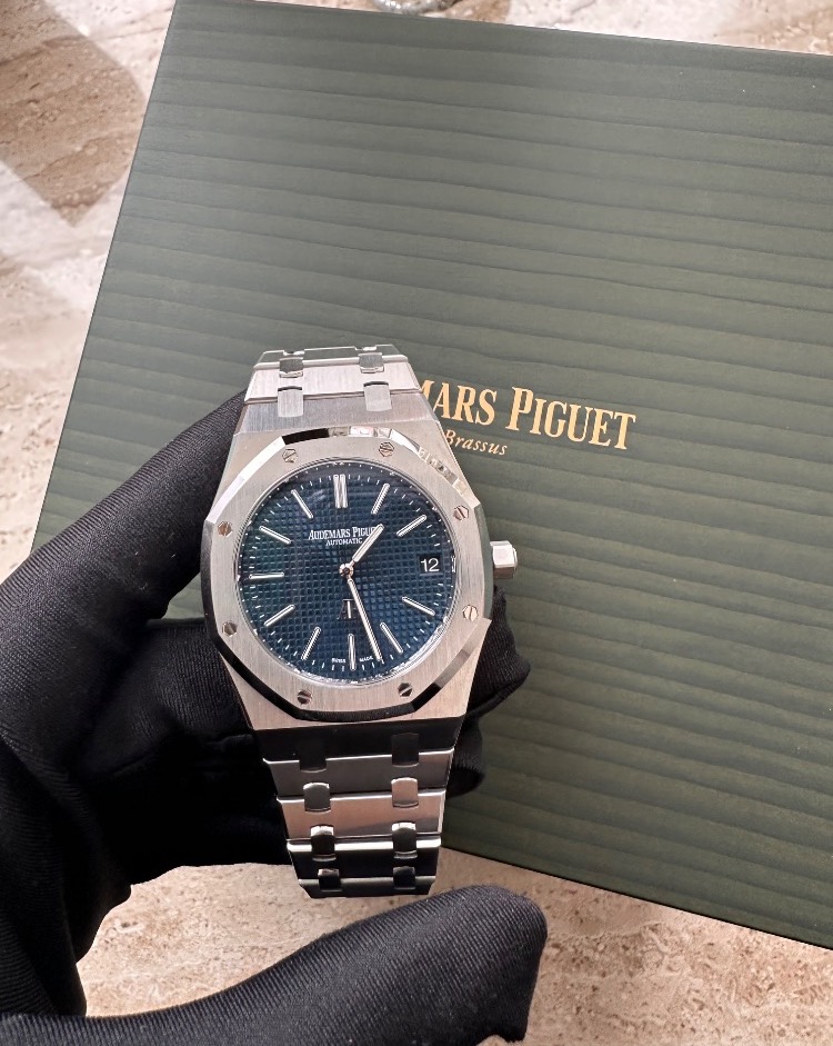Часы AUDEMARS PIGUET ROYAL OAK JUMBO EXTRA-THIN 50TH ANNIVERSARY 39мм 16202ST.OO.1240ST.01