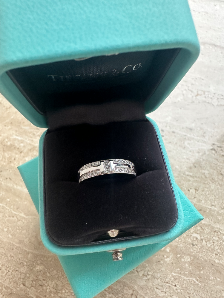 Кольцо Tiffany&Co. Tiffany T ring.